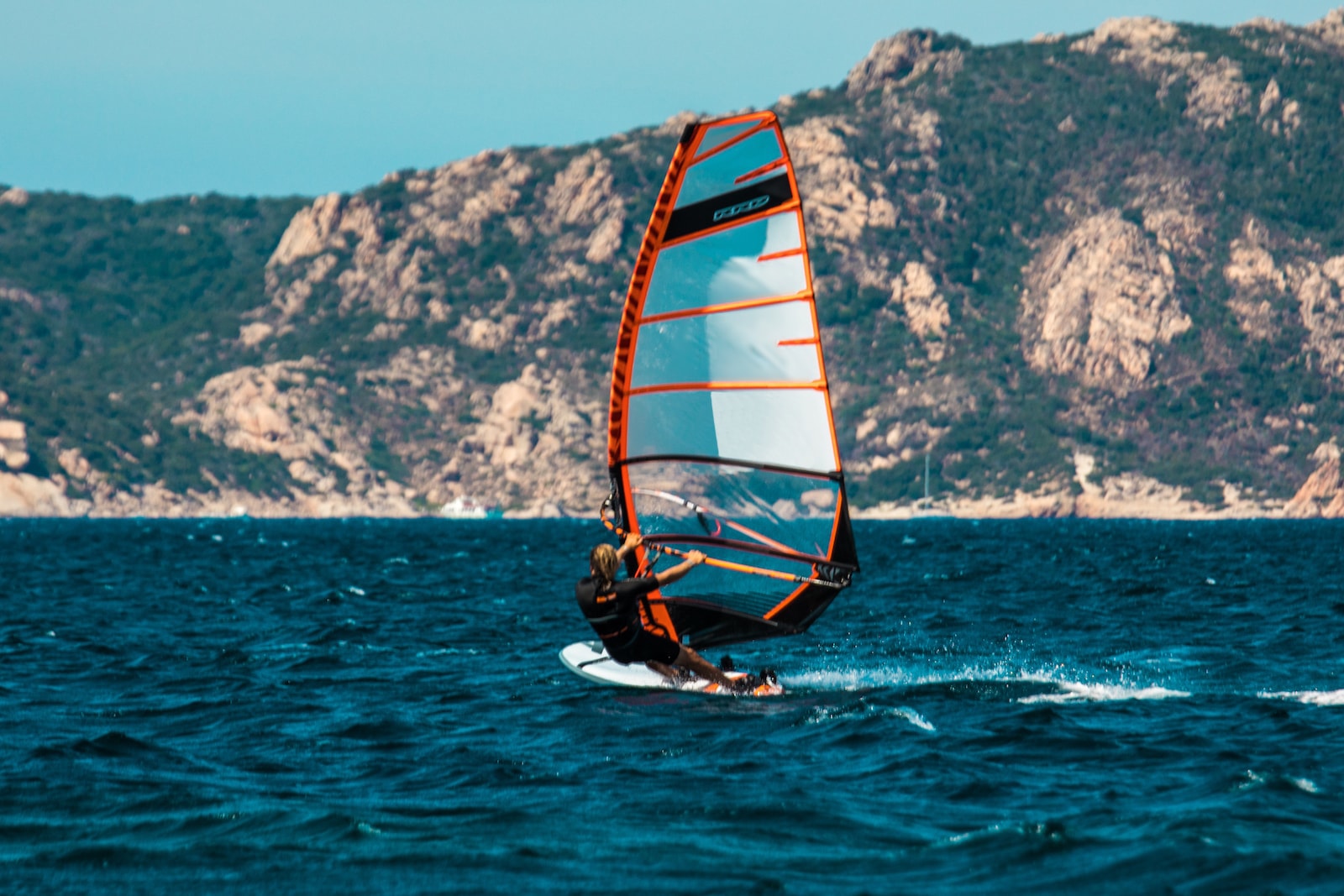 skvela windsurfingova plachta na freerace ale i freeride windsurfing karlin